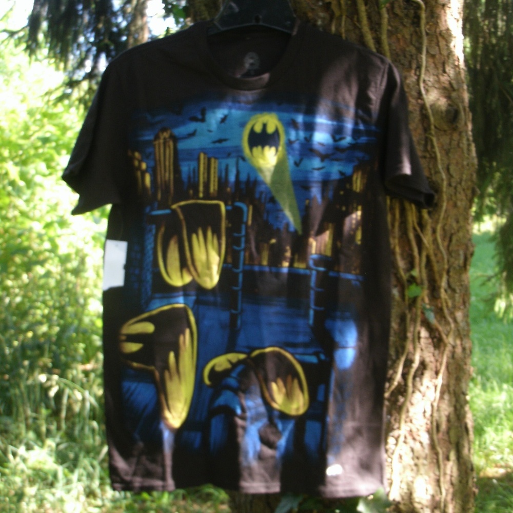 Salvador Dali Style Bat Symbol T-Shirt - Picture 1 of 8
